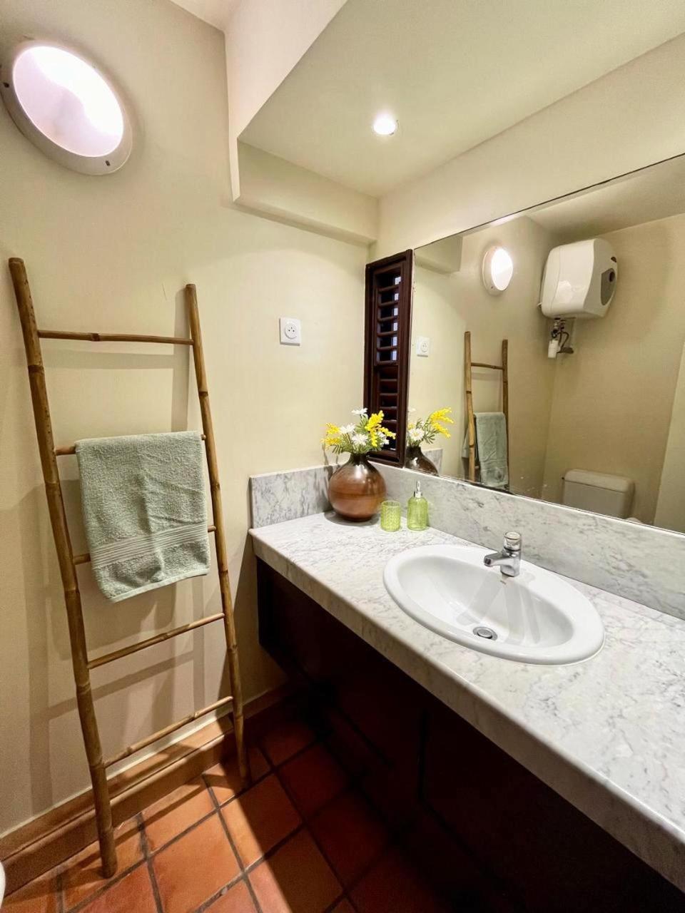 L'Escale Bleue Apartment ลา ทรินิเต ภายนอก รูปภาพ