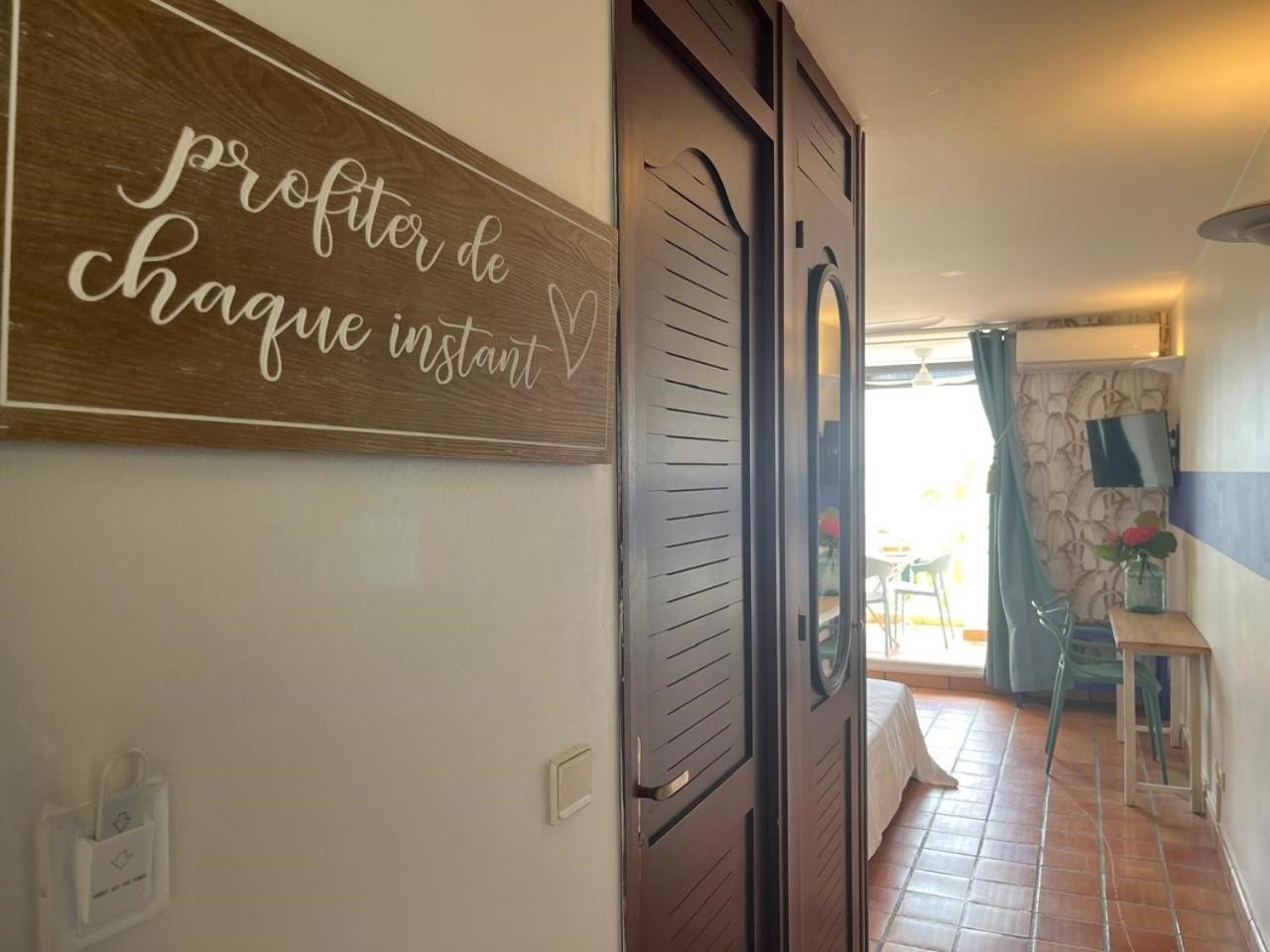 L'Escale Bleue Apartment ลา ทรินิเต ภายนอก รูปภาพ